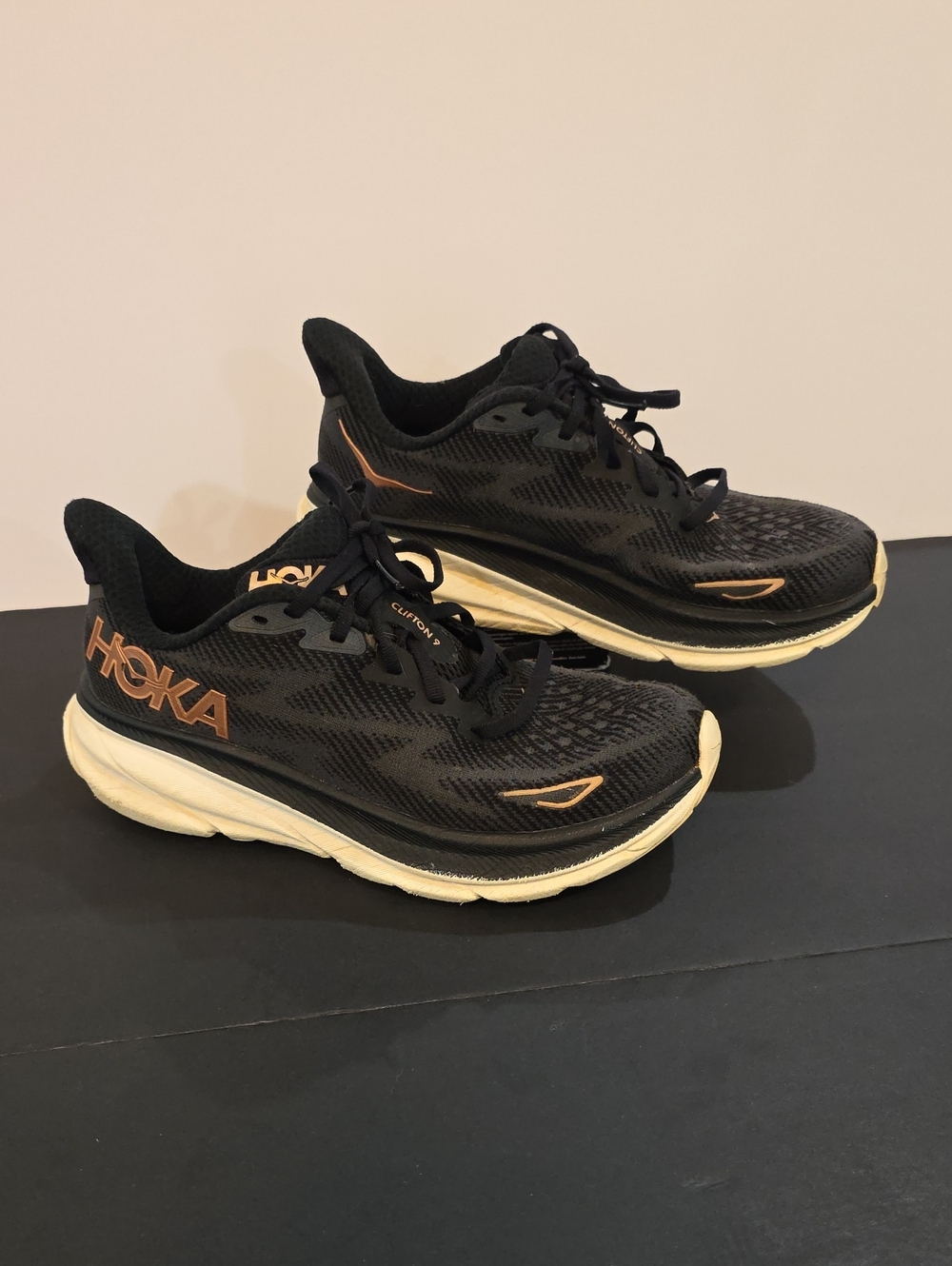 Hoka Clifton 9 Women's Black Shoes With Rose Gold and Copper Accents Size 8